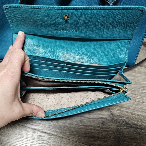 Mk bag with matching wallet - Picture 12 of 14